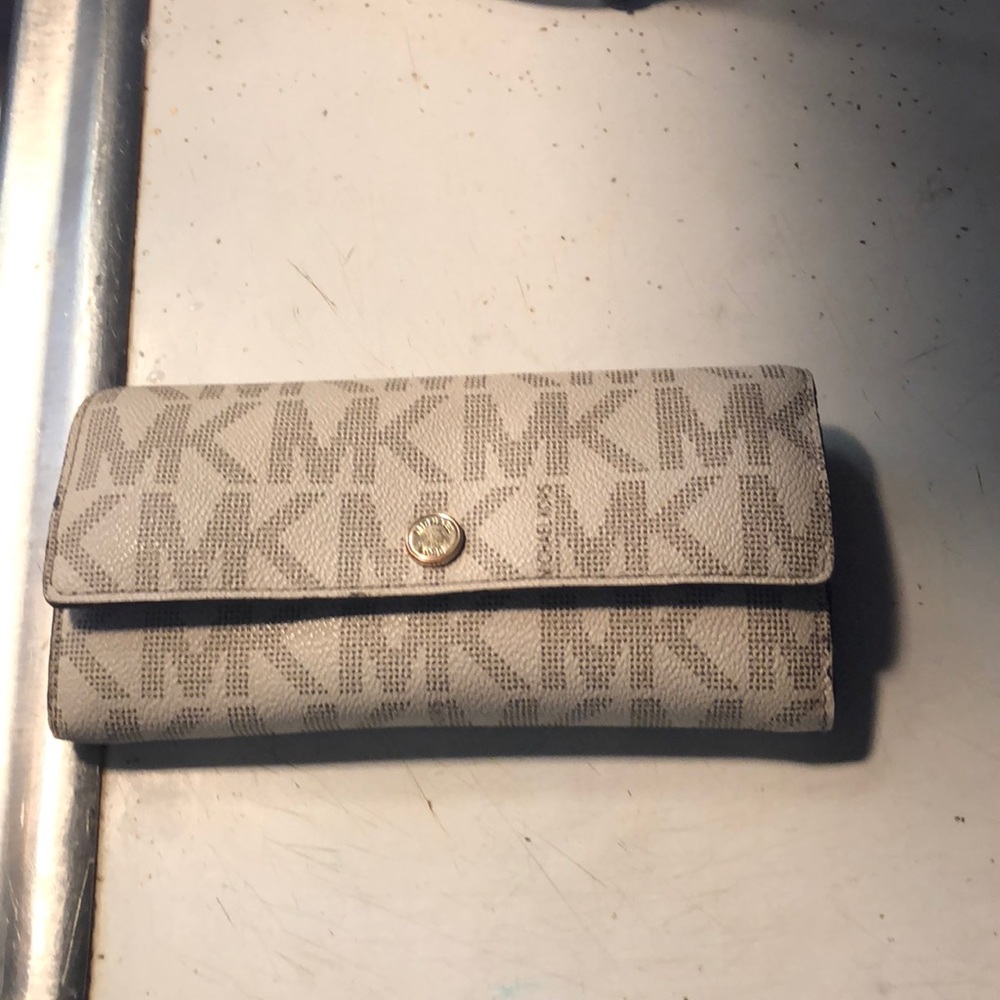 Micheal Kors wallet